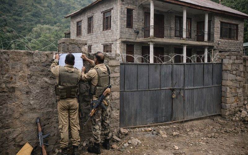 جموں وکشمیر پولیس نے پاکستان میں مقیم دہشت گرد ہینڈلرکی جائیداد ضبط کرلی